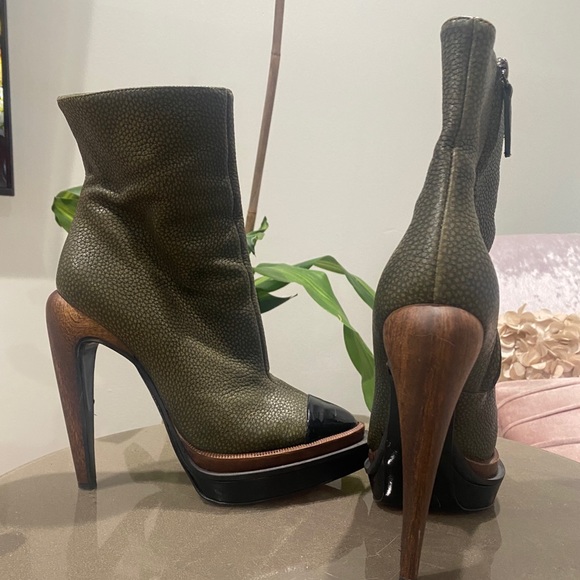 Ankle length Genuine Leather One of a kind Boot! - Picture 2 of 5